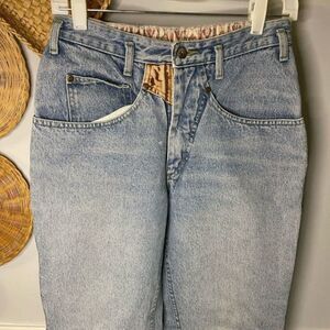 Vintage Lee Jeans Light Wash High Wasted Mom Jeans Size 0 or 2